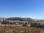 Photographie d'une colonie israélienne construite aux abords de Bethlehem, en Cisjordanie. Septembre 2023